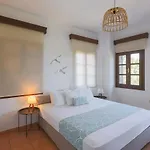 Coconut & Vanilla & Pineapple Pool #feelslikehome Tatil Evi Kriopigi