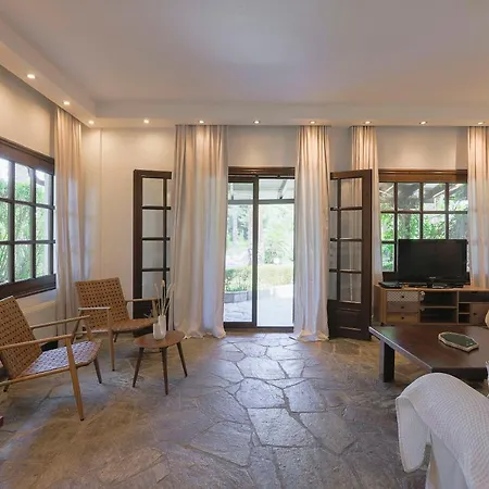 Coconut & Vanilla & Pineapple Pool #feelslikehome