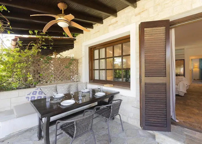 Coconut & Vanilla & Pineapple Pool #feelslikehome